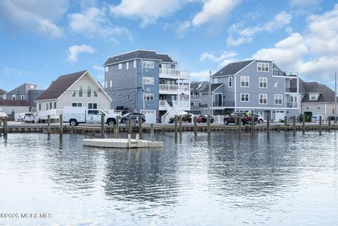16 Bay Breeze Drive W Toms River NJ 08753