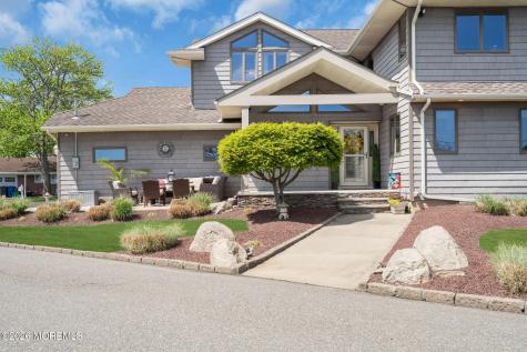 16 Bay Breeze Drive W Toms River NJ 08753