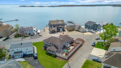 16 Bay Breeze Drive W Toms River NJ 08753