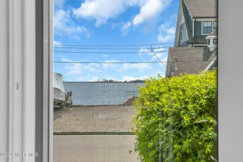 16 Bay Breeze Drive W Toms River NJ 08753