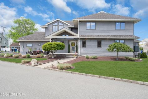 16 Bay Breeze Drive W Toms River NJ 08753