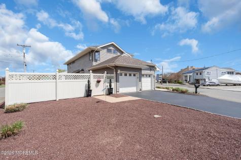 16 Bay Breeze Drive W Toms River NJ 08753