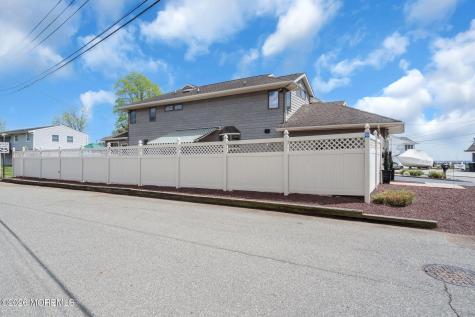 16 Bay Breeze Drive W Toms River NJ 08753
