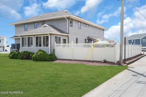 16 Bay Breeze Drive W Toms River NJ 08753