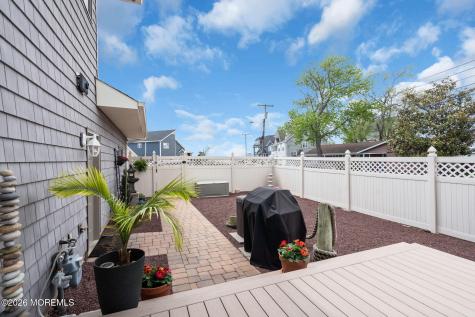 16 Bay Breeze Drive W Toms River NJ 08753