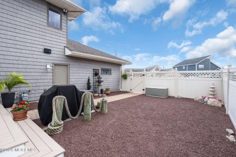 16 Bay Breeze Drive W Toms River NJ 08753