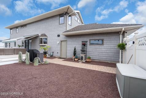 16 Bay Breeze Drive W Toms River NJ 08753