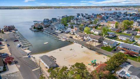 16 Bay Breeze Drive W Toms River NJ 08753
