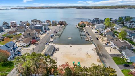 16 Bay Breeze Drive W Toms River NJ 08753