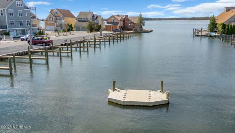 16 Bay Breeze Drive W Toms River NJ 08753