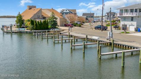 16 Bay Breeze Drive W Toms River NJ 08753