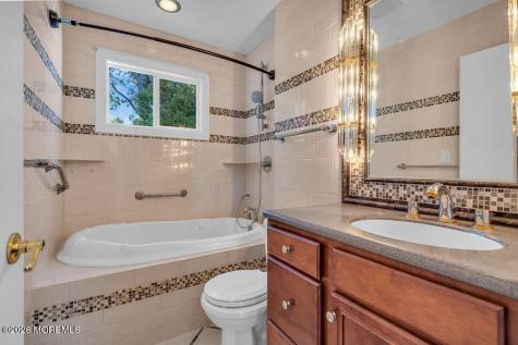 11 Vermont Way Whiting NJ 08759