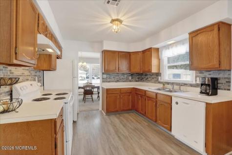 32 Abbey Road Brick NJ 08723