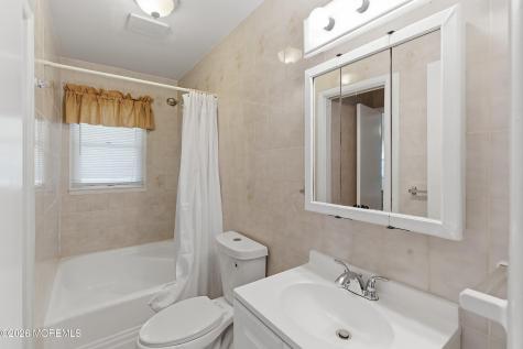 5 Lone Oak Road Middletown NJ 07748