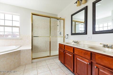 10 Hemingway Lane Columbus NJ 08022