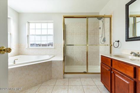10 Hemingway Lane Columbus NJ 08022