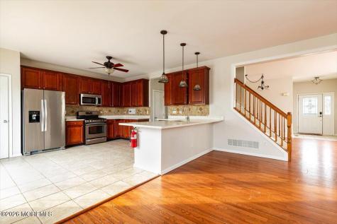10 Hemingway Lane Columbus NJ 08022