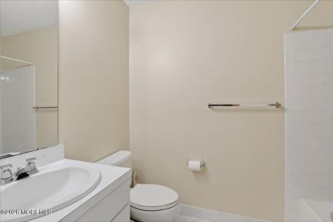 28 Golden Willows Avenue Lakewood NJ 08701