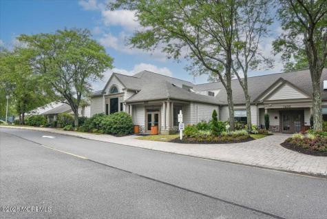 28 Golden Willows Avenue Lakewood NJ 08701