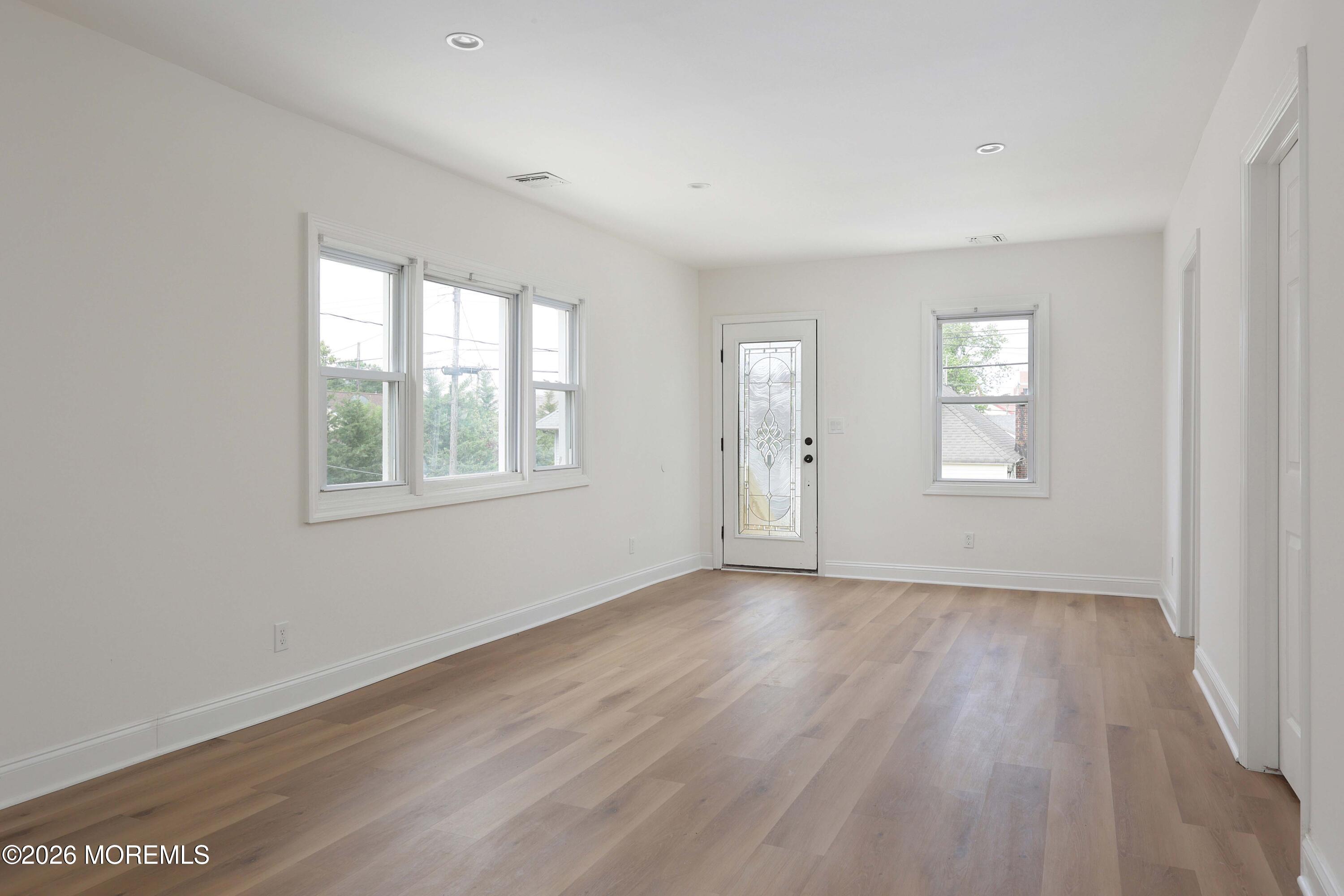 10 Lincoln Court Keansburg NJ 07734
