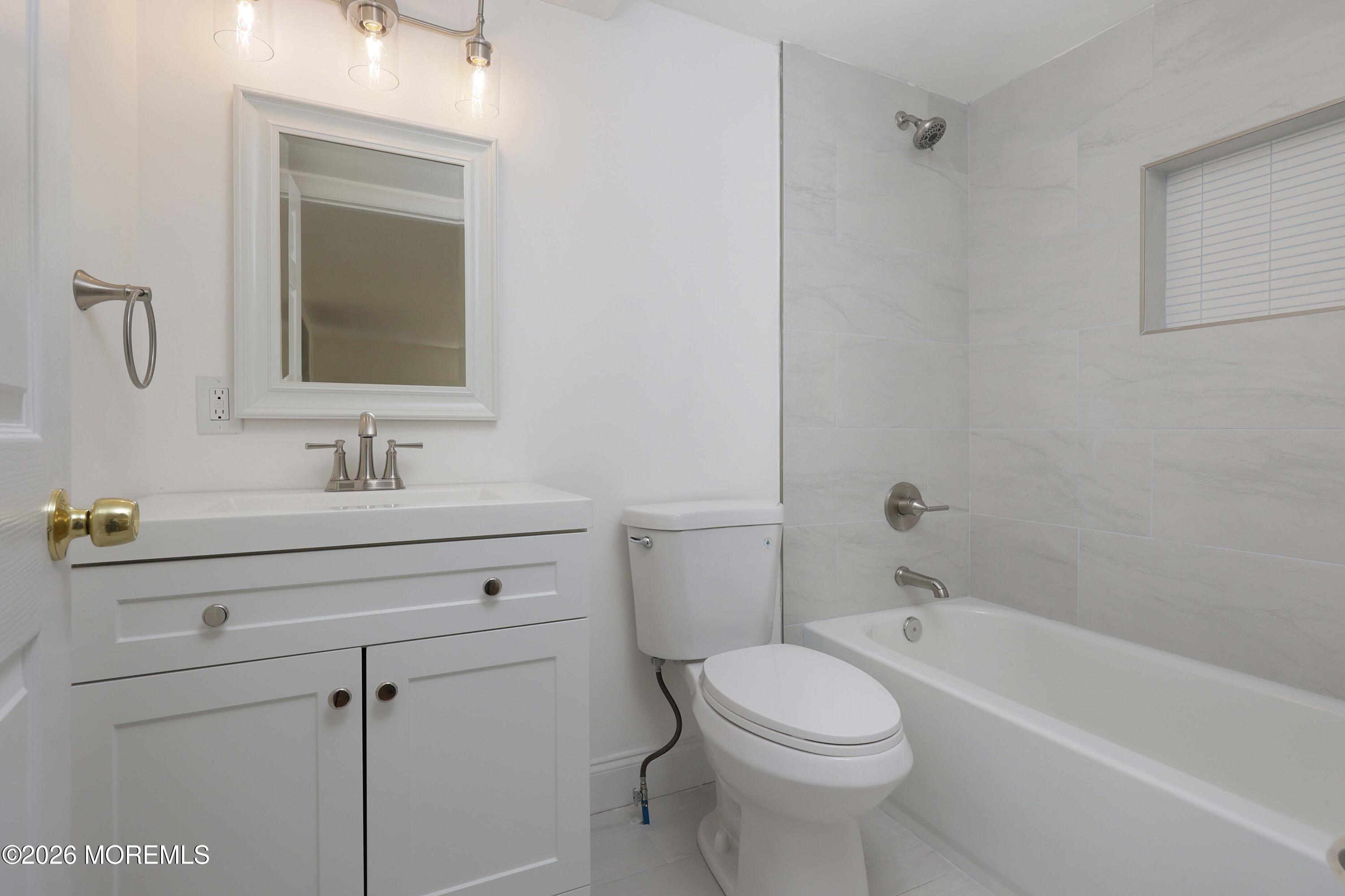 10 Lincoln Court Keansburg NJ 07734
