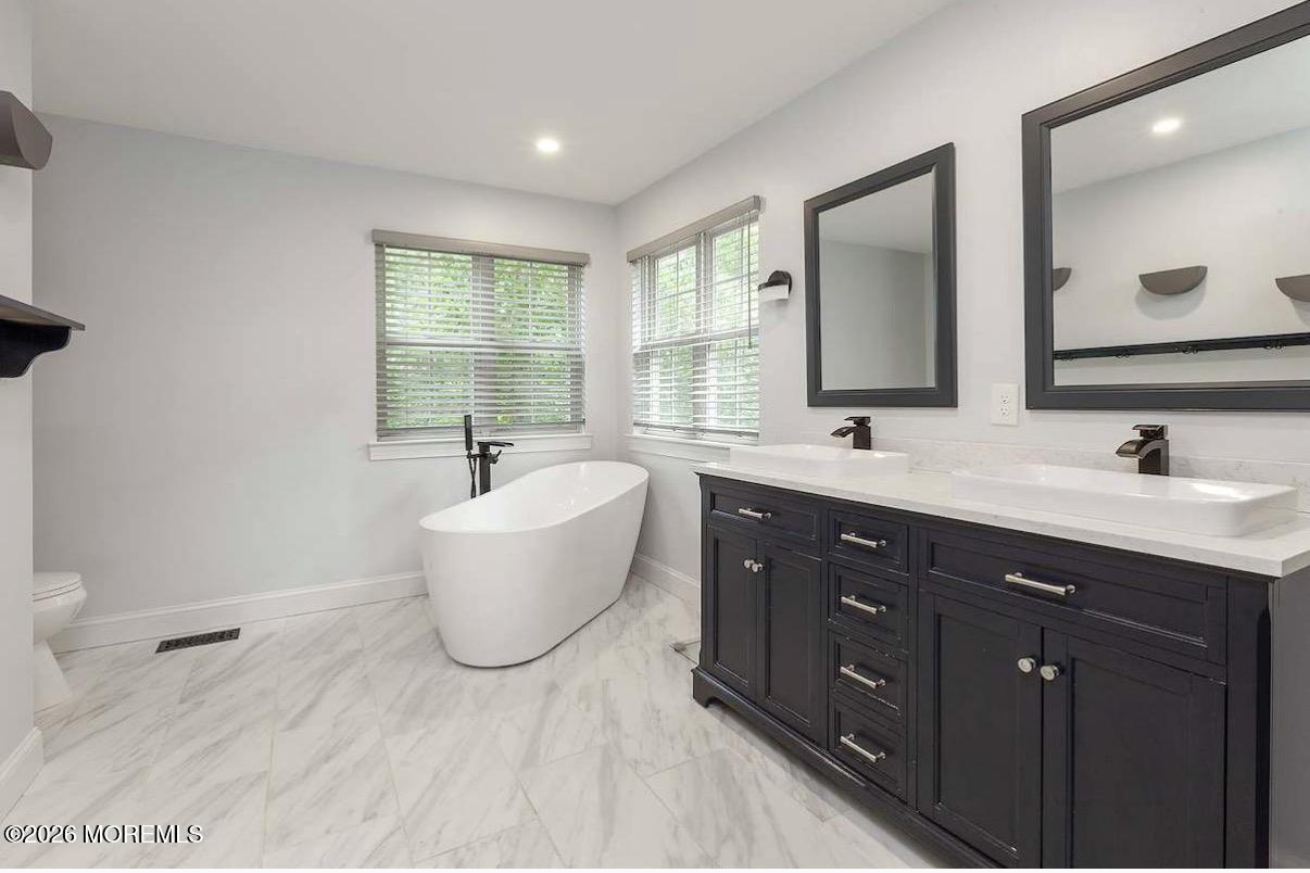 1052 Bonnie Circle Monroe NJ 08094