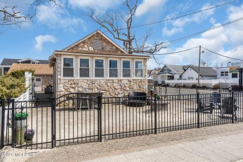 319 Monmouth Avenue Ocean Gate NJ 08740