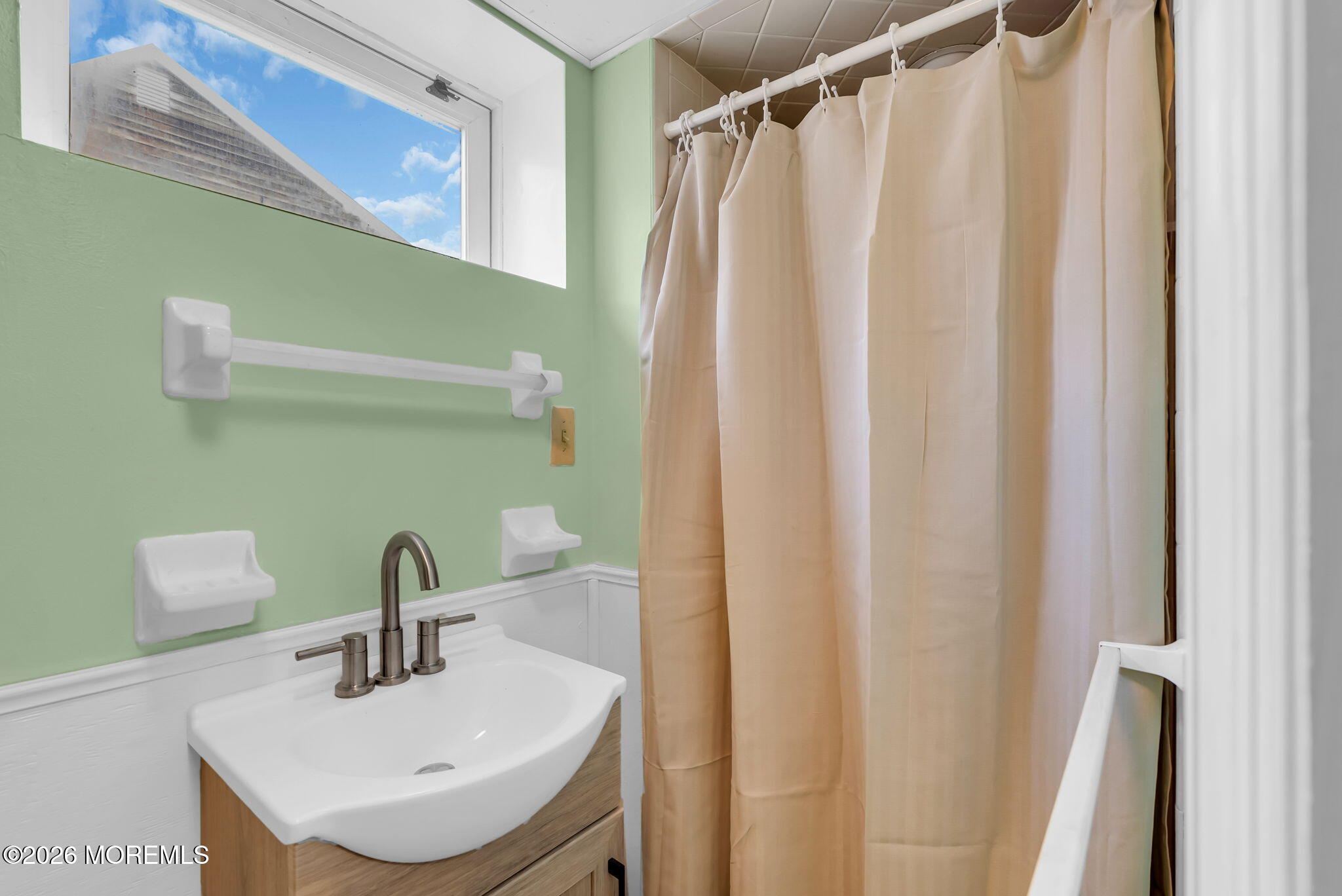 652 Brookside Drive Belford NJ 07718