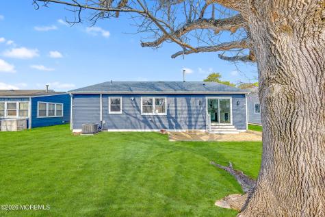 3 Pembroke Lane Toms River NJ 08757