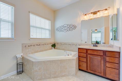79 Gables Way Jackson NJ 08527