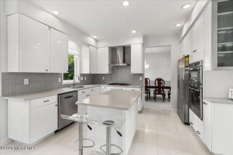 18 Trish Court Matawan NJ 07747