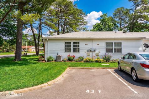 43 Cambridge Circle Manchester NJ 08759