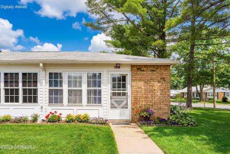 43 Cambridge Circle Manchester NJ 08759