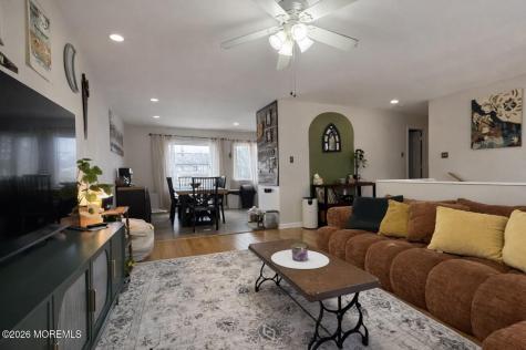 15 Commodore Court Barnegat NJ 08005