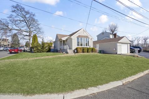 882 Woodmere Drive Cliffwood Beach NJ 07735