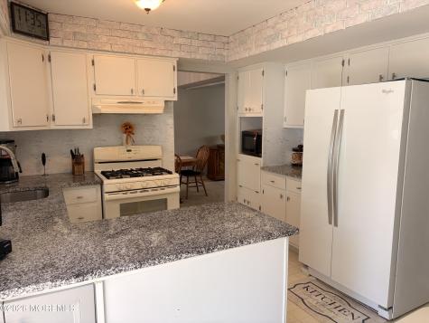 7 Coventry Court Manalapan NJ 07726