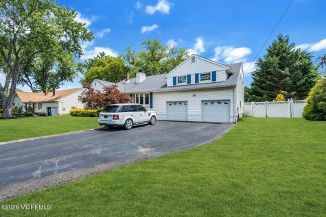 10 Homestead Place Holmdel NJ 07733