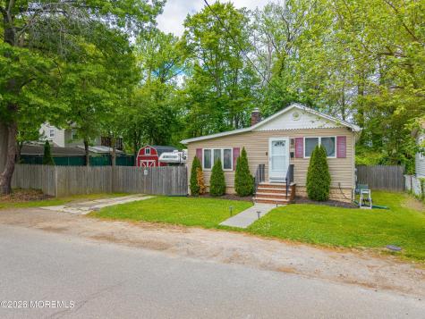 260 Greenwood Drive Cliffwood NJ 07735
