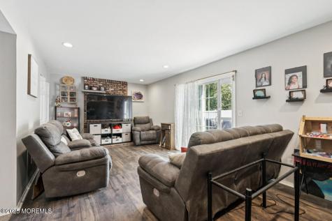 9 Cove Court Howell NJ 07731