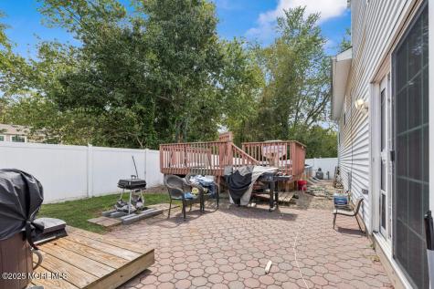 9 Cove Court Howell NJ 07731