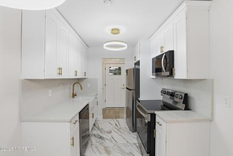 236 Medford Court Manalapan NJ 07726