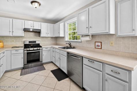 28 Glynn Court Parlin NJ 08859