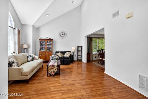 28 Glynn Court Parlin NJ 08859