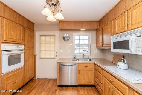 946 Aberdeen Drive Lakewood NJ 08701