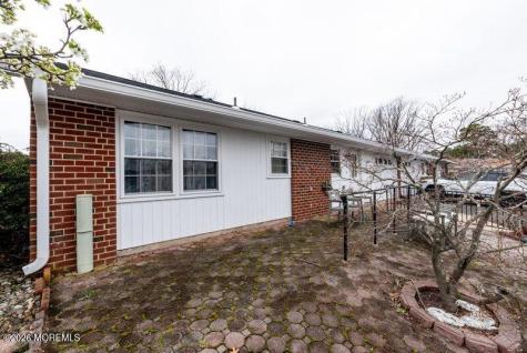 946 Aberdeen Drive Lakewood NJ 08701