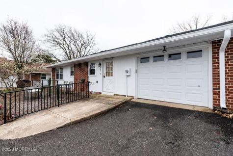 946 Aberdeen Drive Lakewood NJ 08701