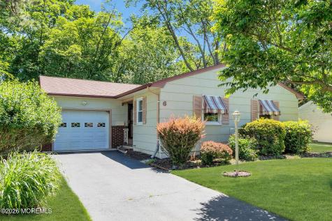 6 Woodbury Court Toms River NJ 08757