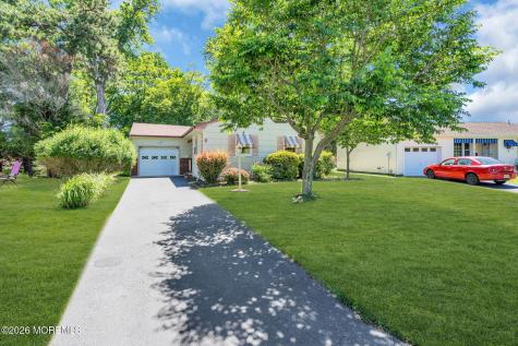 6 Woodbury Court Toms River NJ 08757