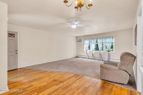 6 Woodbury Court Toms River NJ 08757