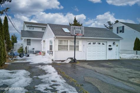 592 Kingfisher Circle Brick NJ 08723